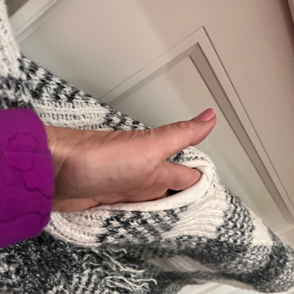 LINE Sweater Coat - Picture 6 of 10